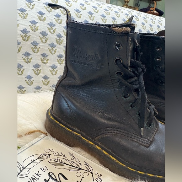 Vintage Dr. Martens Men’s Black Classic 1460 Lace Up Combat Boots YoungAdult Sz3 - Picture 4 of 13
